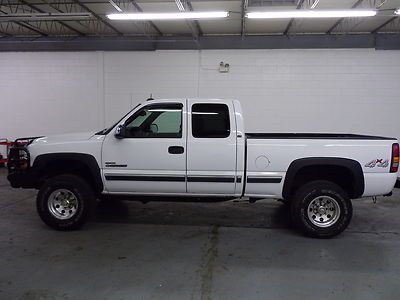 Diesel 4x4 ext cab, clean carfax, leather, tow pkg, priced right