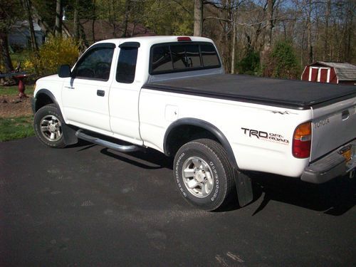 Automactic 6 cyl white 78k miles toyota prerunner 6cyl