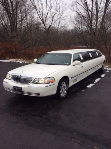05 lincoln town car limousine royale 9 passenger only 29,500 miles