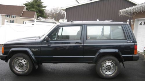 1990 jeep cherokee pioneer sport utility 2-door 4.0l, $7000