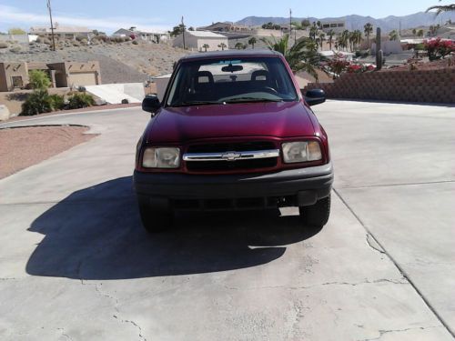 2002 chevy geo tracker 5 speed   4x4  new top , tow bar, a/c,ps,pb 113 k miles