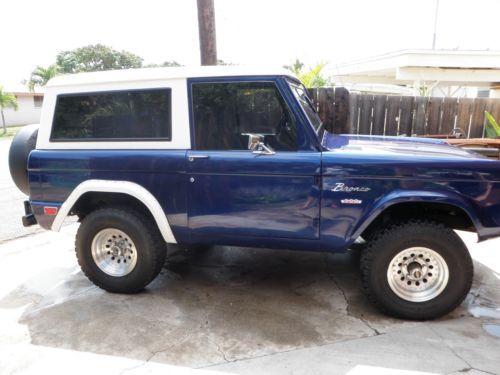 1969 ford bronco 4x4 with 302 motor: ps.pb, new carb, fuel pump and ipod stereo