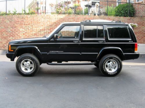 Black 2001 jeep cherokee sport 4-door 4.0l 6-cyl