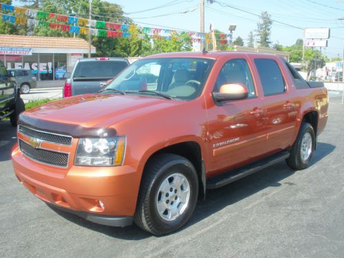 2007 chevy avalanche 4wd, only 57k miles, leather, loaded, like new,