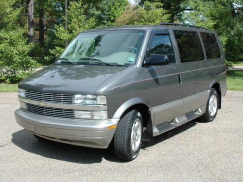 2003 chevy astro 8 pass family mini van / awd / not smoked-in!