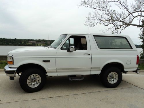1995 ford bronco xlt sport utility 2-door 5.8l white