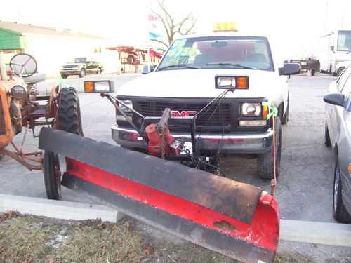 1996 chevrolet k2500 4x4 with 8' western plow and salt spreader