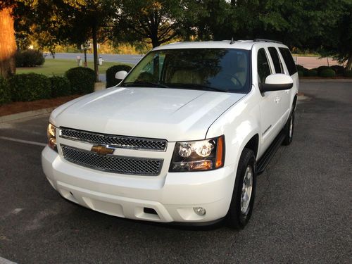 2007 chevrolet suburban lt 5.3l low miles, one owner, beige leather, very clean