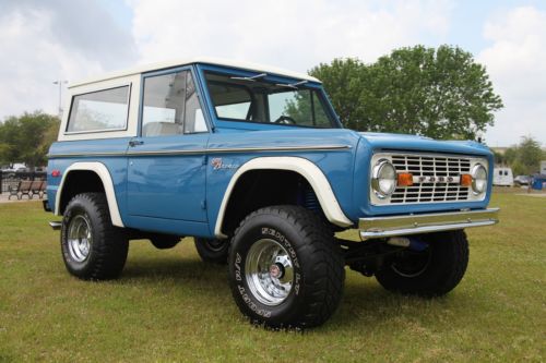 ***1976 ford bronco sport ** pwr steering, power disc brakes, automatic**