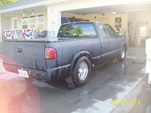 1995 s-10 ext. cab. black. 383 roller, th350, ford 9&#034;, m&amp;h rubber, caltrax bars.