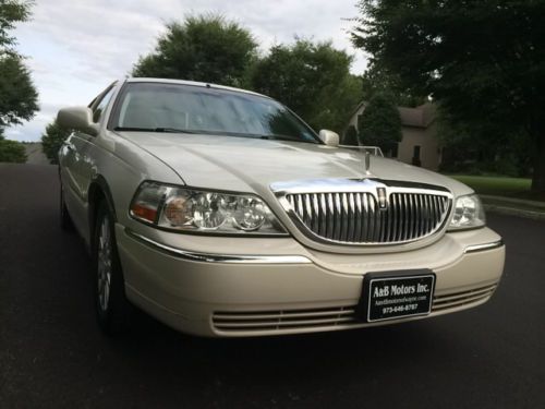 2004 lincoln town car ultimate no reserve