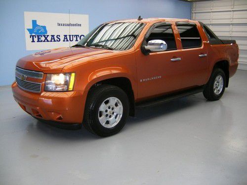 We finance!!!  2007 chevrolet avalanche lt 4x4 roof auto 6cd bose tow 17 rims
