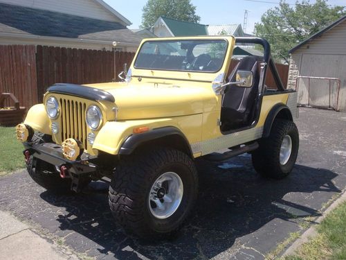 1984 jeep cj7 304 v8, in great condition !!!!! no reserve !!!!!  rhino lining