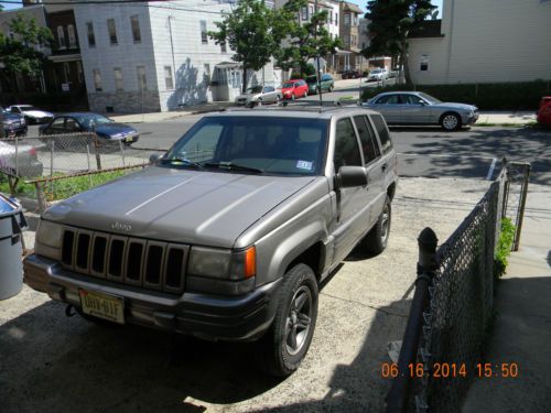 1997 jeep grand cherokee - limited 5.2l v8  nice 4wd  factory tow package loaded