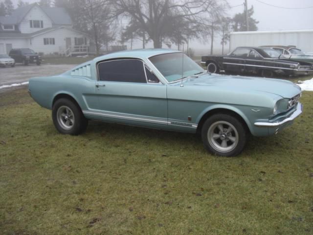 Ford mustang gt fastback