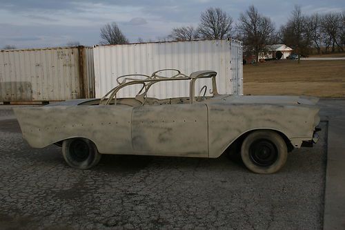 1957 chevrolet belair convertable 396,  4 speed nice project