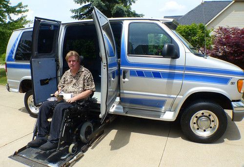 Handicap adaptive wheelchair van ford 250 e serie