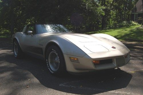 Beautiful 35k mile 1982 chevrolet corvette collectors edition, priced to sell