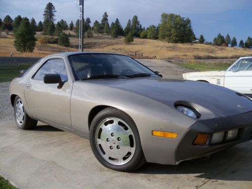 1982 porsche 928 with sunroof **** no reserve****