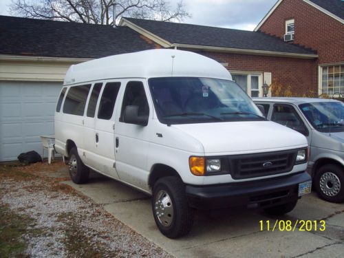 Ford e250 extended hitop 07 van 8pass w/ wheelchair lift