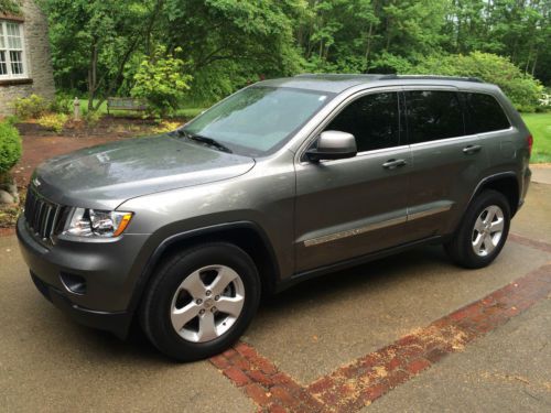 2011 jeep grand cherokee loaded very low miles excellent condition hemi